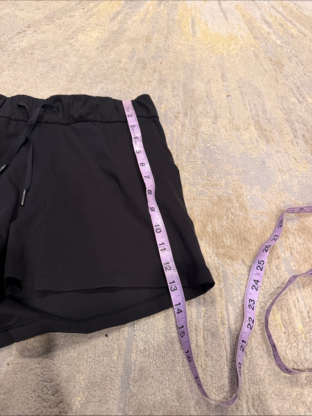 Lululemon On The Fly Shorts Black 2.5”  2 side pockets Size 10 in EUC - Picture 10 of 12